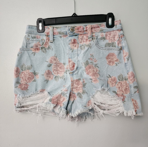 Hollister Pants - Hollister Floral Distressed Curvy Ultra High-rise Mom Shorts 3" Size 7 Waist 28